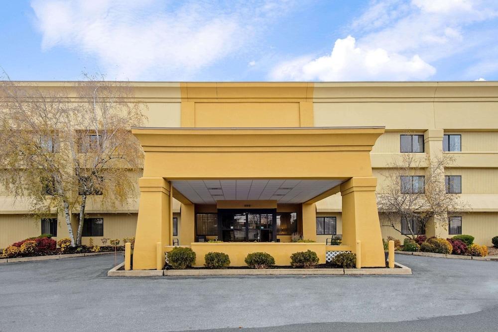 La Quinta By Wyndham Harrisburg Airport Hershey Exterior photo