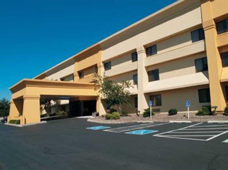 La Quinta By Wyndham Harrisburg Airport Hershey Exterior photo